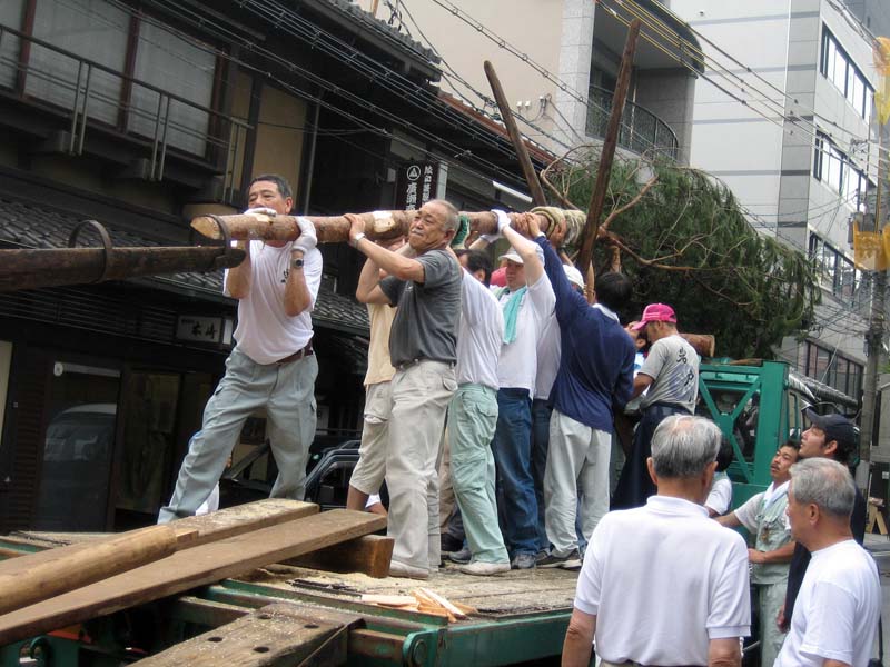 Before the mikoshi can be hoisted off its side the tree had to be set up on top (and secured with what must have been at least 200 yards of rice-husk rope).