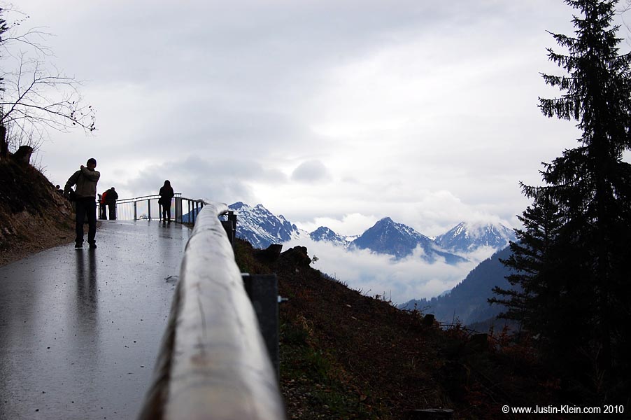 The walkway up to the castle.