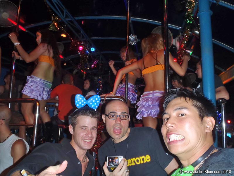 This is about the most “innocent”-style bar you can find on Bangla.