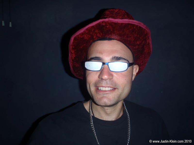 Note: ice bars are not recommended for those who wear glasses.