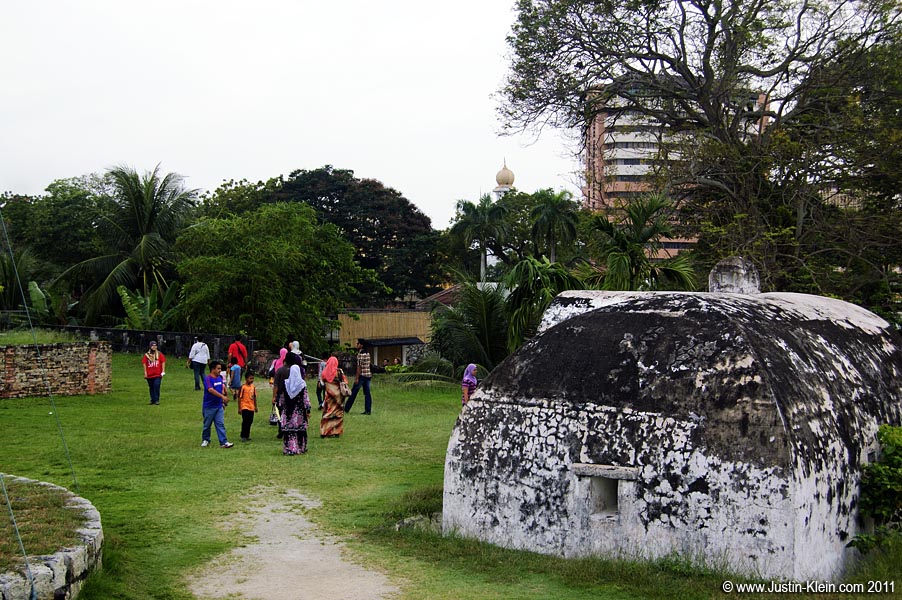 Tourists at Fort Cornwallis.