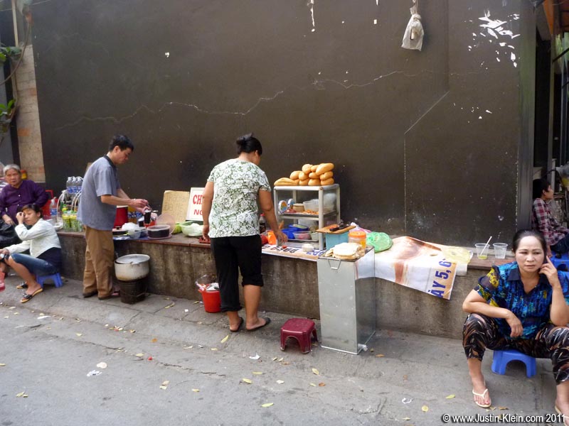 Perhaps my <i>favorite</i> &#8220;convenient place to eat&#8221; is this baguette-maker, just in front of my hotel.  For barely $1 you can get a huge sandwich with tuna, bacon, ham, chicken, eggs, cheese, and a generous helping of veggies.