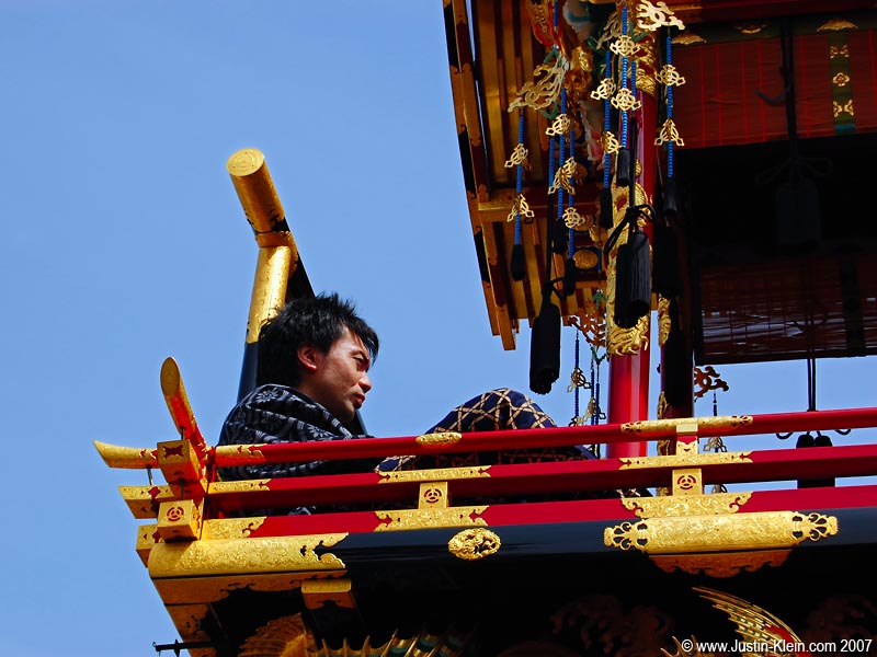 Taking a quick breather during the Takayama Matsuri
