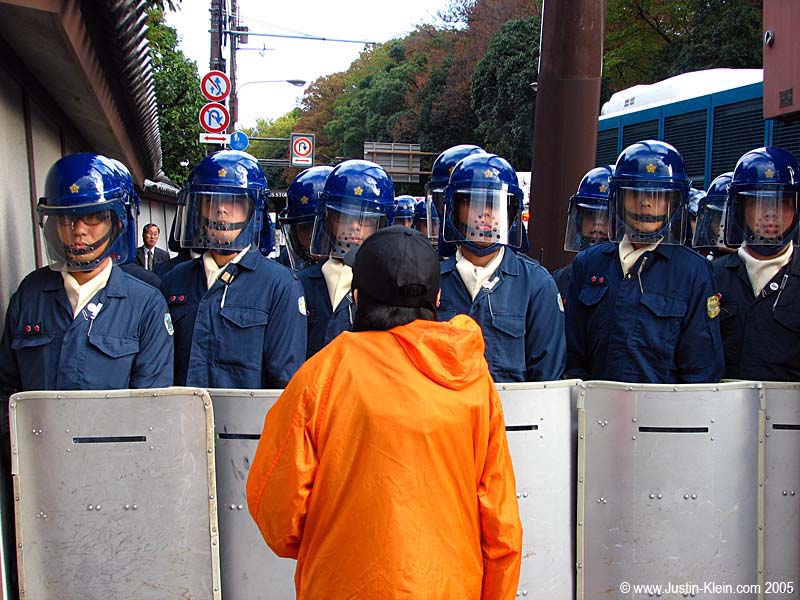 George W. Bush comes to Kyoto. The locals aren't very happy. (Post)