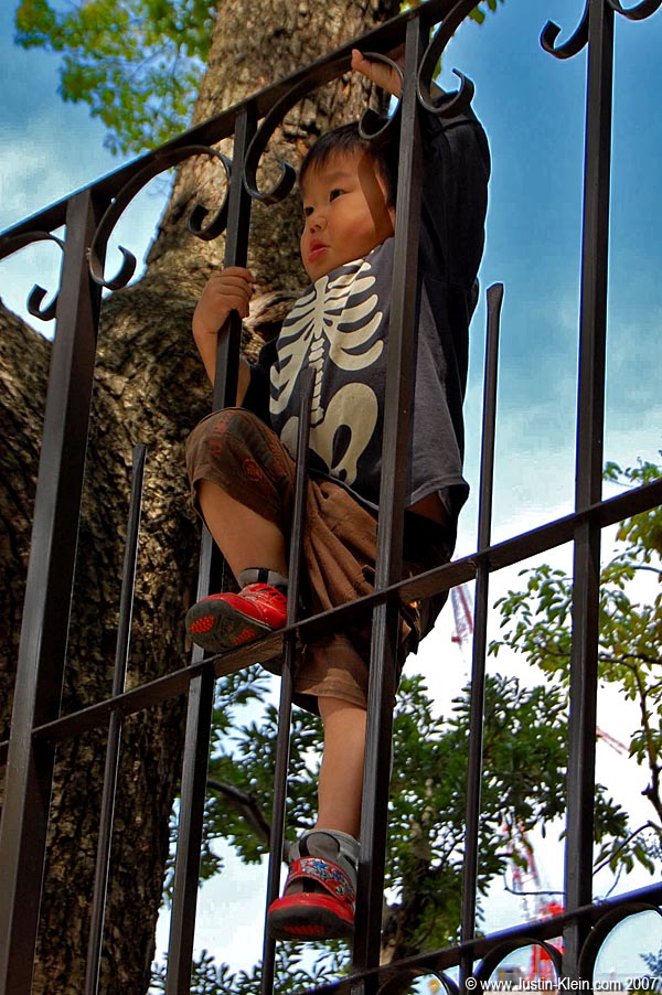 A child tries to escape his captors in Kobe
